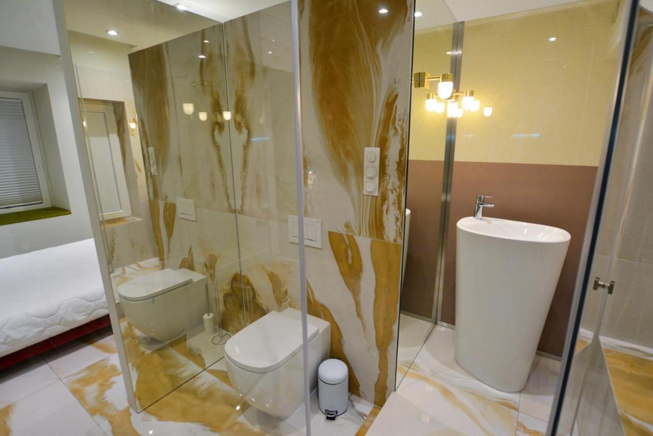 Lion'S Den Deluxe Studio Lägenhet Budapest Exteriör bild
